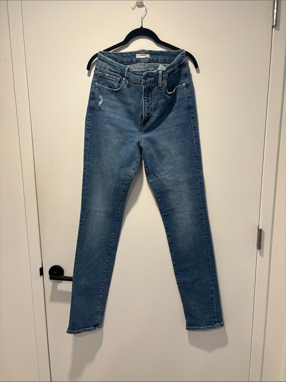 Good American High-Rise Jeans in Medium Blue Wash